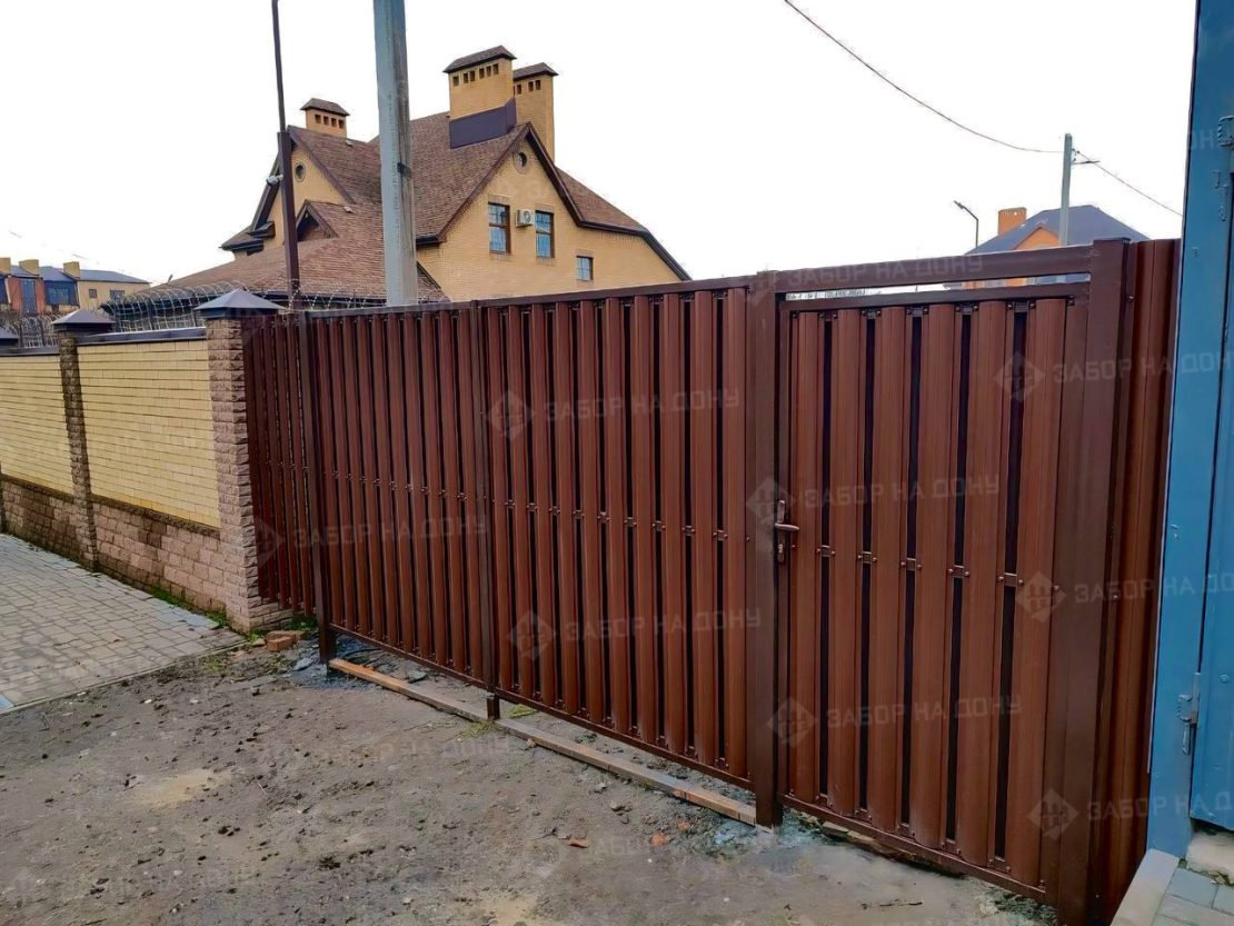 Распашные ворота из евроштакетника  в Белой Калитве